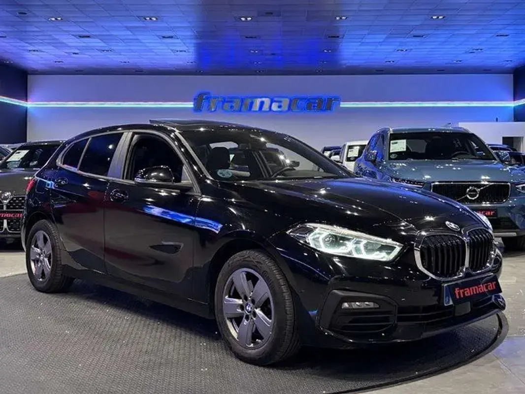 Usado BMW 118 Sport Line 150 CV (110 kW) 2023 Negro Utilitario