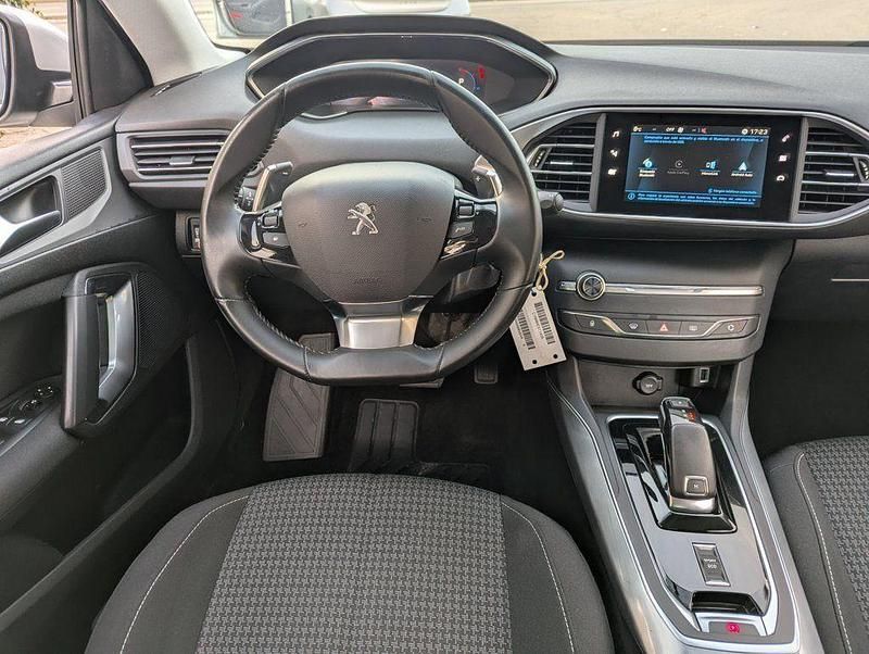 Usado Peugeot 308 Allure 130 CV (95 kW) 2021 Blanco Berlina