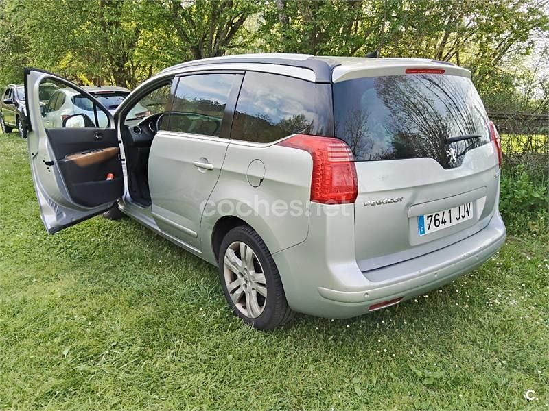 Usado Peugeot 5008 Sport 150 CV (110 kW) 2011 Gris / plata Monovolumen