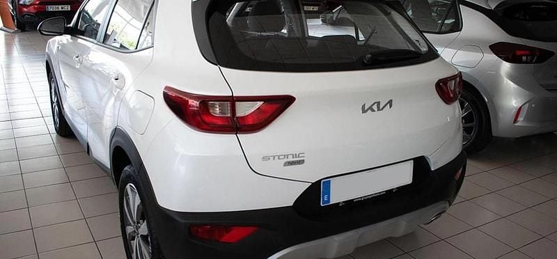 Usado Kia Stonic 101 CV (74 kW) 2024 Blanco SUV