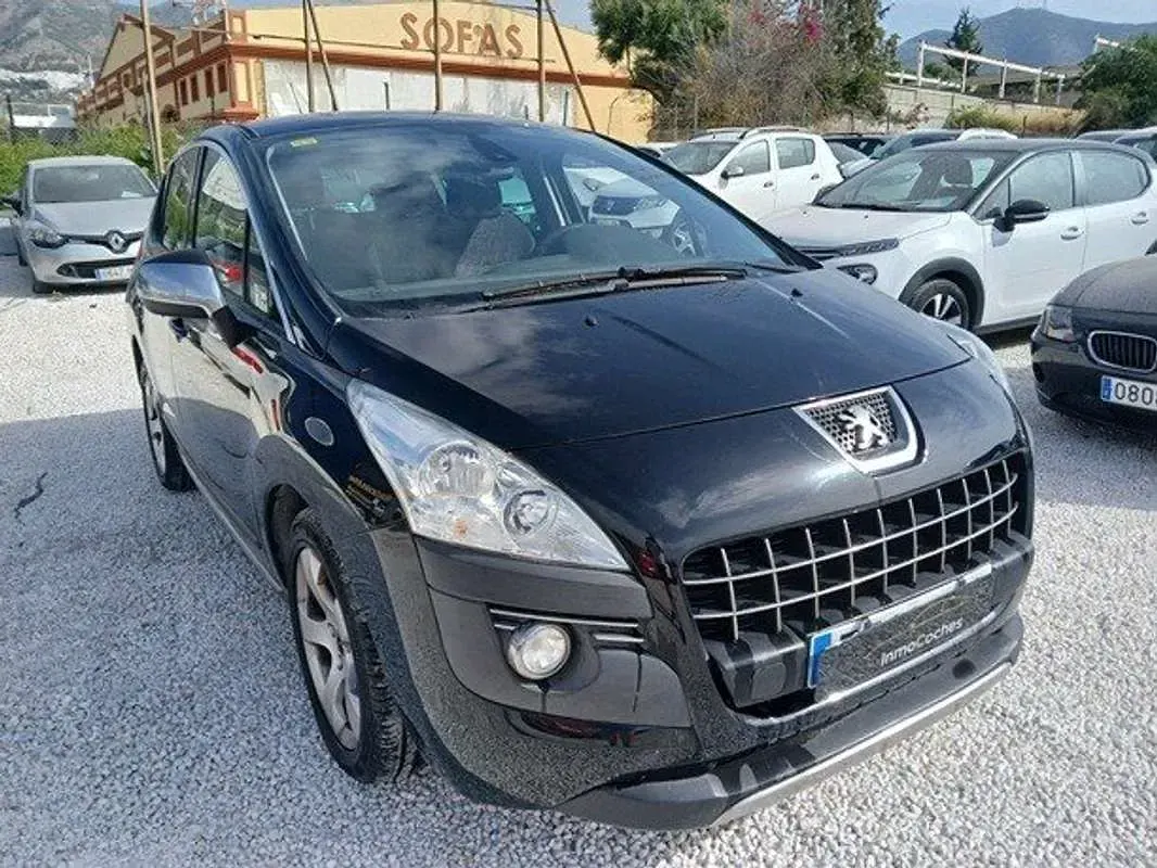 Usado Peugeot 3008 Access 115 CV (84 kW) 2013 Negro Familiar