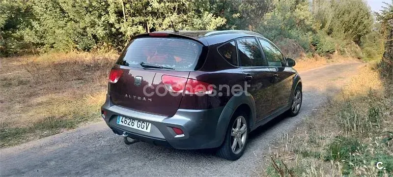 Usado Seat Altea 170 CV (125 kW) 2008 Granate Monovolumen