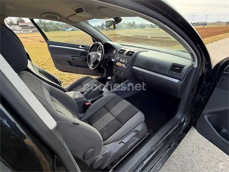 Usado VW Golf VI Highline 122 CV (89 kW) 2008 Negro Utilitario