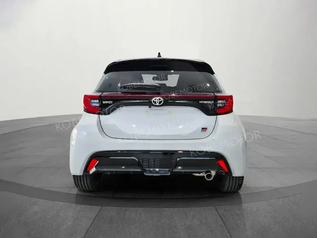 Nieuw Toyota Yaris Hybrid Plus 130 PK (95 kW) 2025 Wit