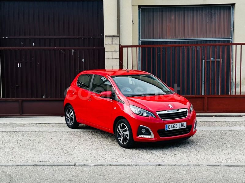 Usado Peugeot 108 Allure 72 CV (52 kW) 2021 Rojo Utilitario