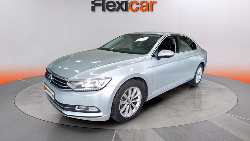 Usado VW Passat Advance 150 CV (110 kW) 2017 Gris Berlina