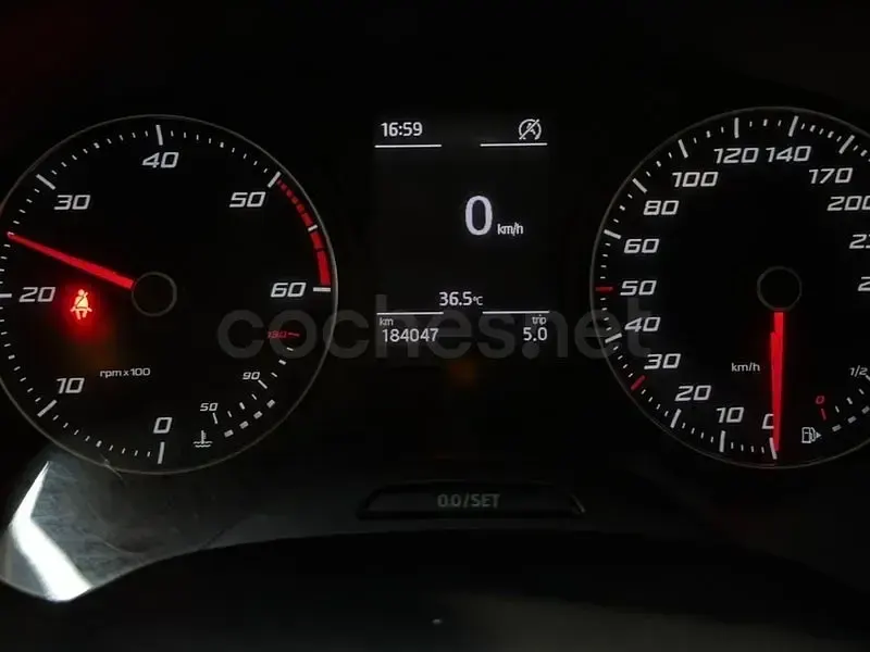 Usado Seat Leon Style 115 CV (84 kW) 2020 Gris / plata Berlina