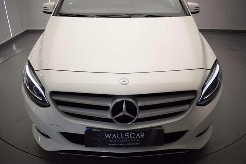 Usado Mercedes B200 136 CV (100 kW) 2017 Blanco Monovolumen