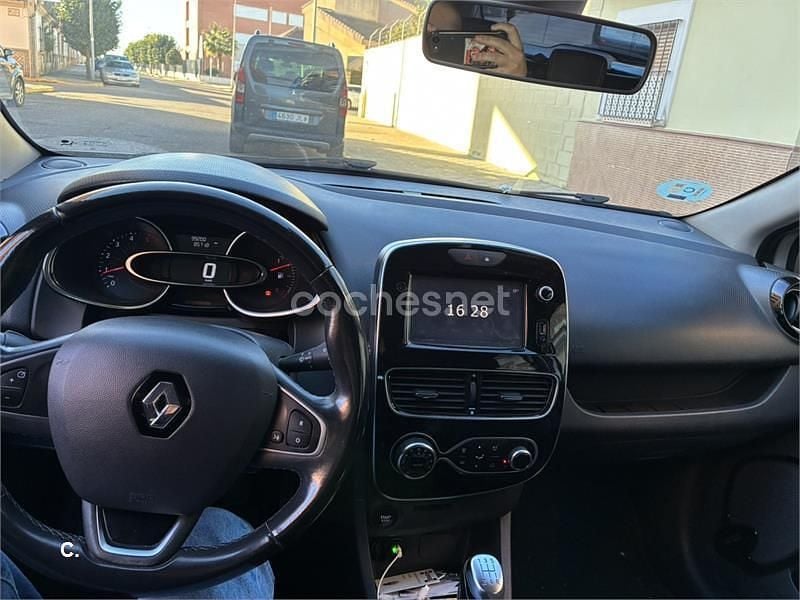 Usado Renault Clio IV Zen 90 CV (66 kW) 2017 Gris / plata Berlina