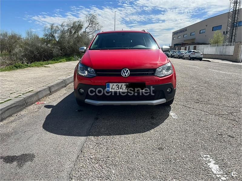 Usado VW Polo Cross 90 CV (66 kW) 2015 Rojo Utilitario