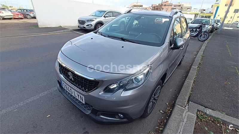 Usado Peugeot 2008 Style 82 CV (60 kW) 2018 Gris / plata SUV