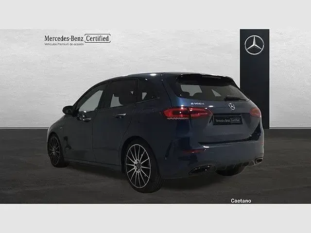 Usado Mercedes B180 116 CV (85 kW) 2021 Azul denim Utilitario