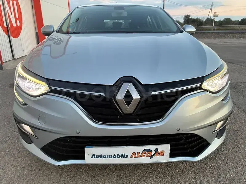 Usado Renault Mégane II Business 115 CV (84 kW) 2021 Gris / plata Berlina