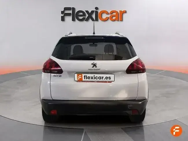 Usado Peugeot 2008 Active 100 CV (73 kW) 2019 Blanco SUV