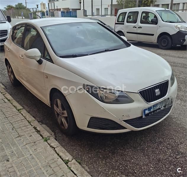 Usado Seat Ibiza Reference 80 CV (58 kW) 2010 Blanco Berlina