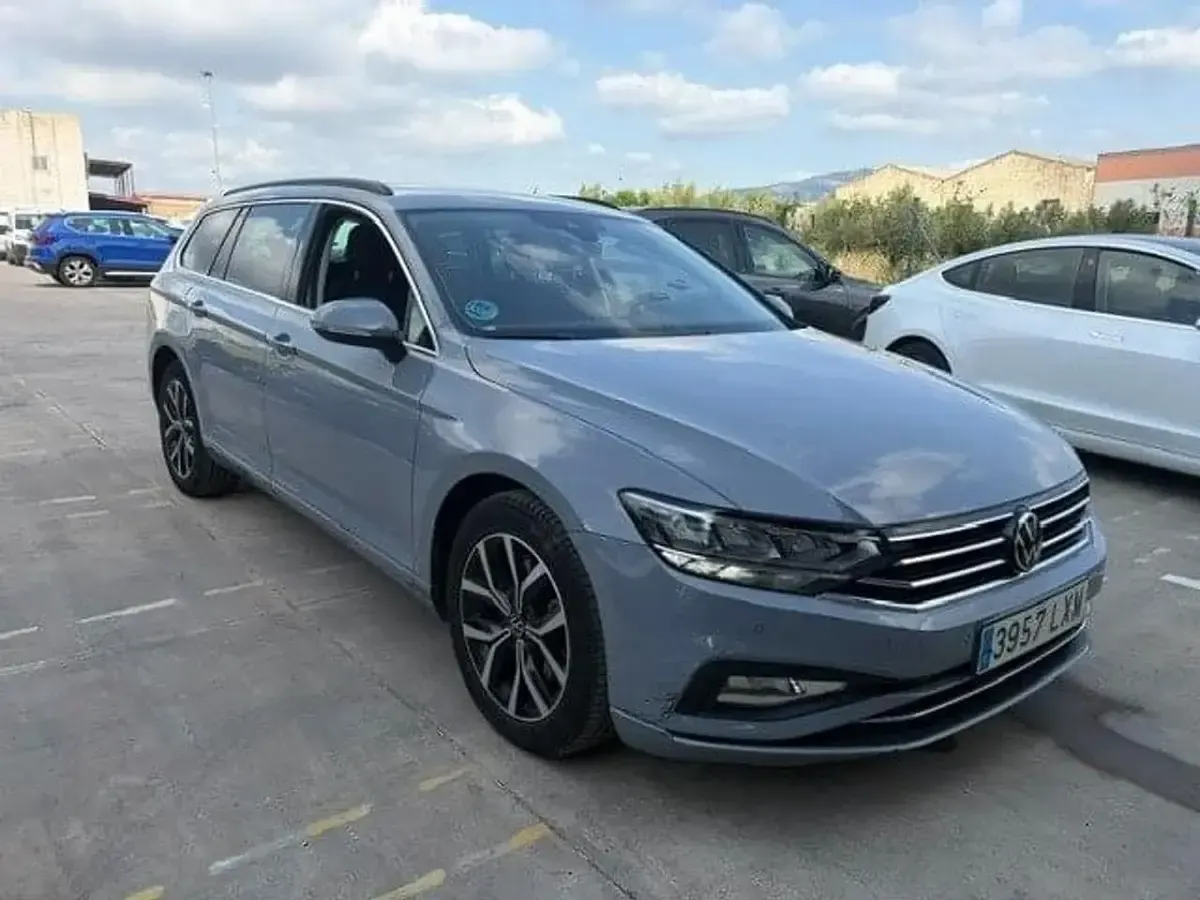 Usado VW Passat Executive 150 CV (110 kW) 2022 Gris Familiar