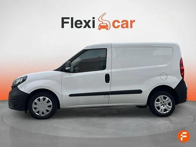 Usado Fiat Doblò Easy 105 CV (77 kW) 2022 Blanco Monovolumen