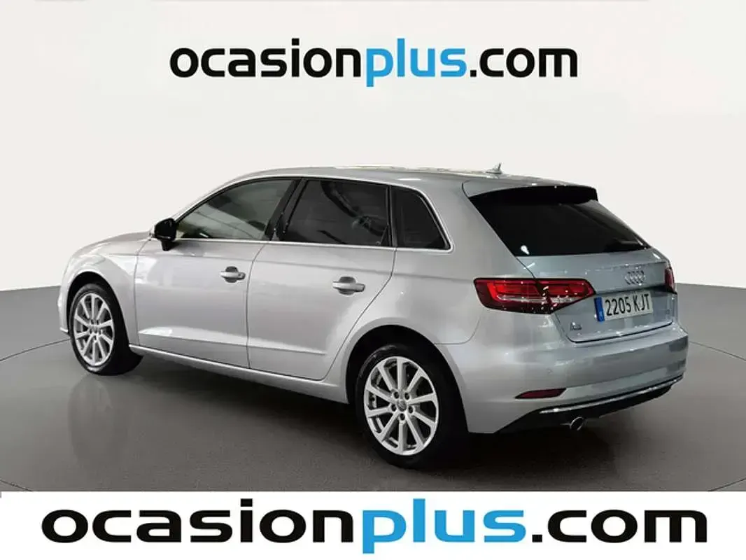 Usado Audi A3 Sportback Design 116 CV (85 kW) 2018 Plateado Utilitario