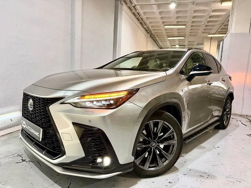 Usado Lexus NX450h+ Sport Line 306 CV (225 kW) 2023 Gris / plata SUV