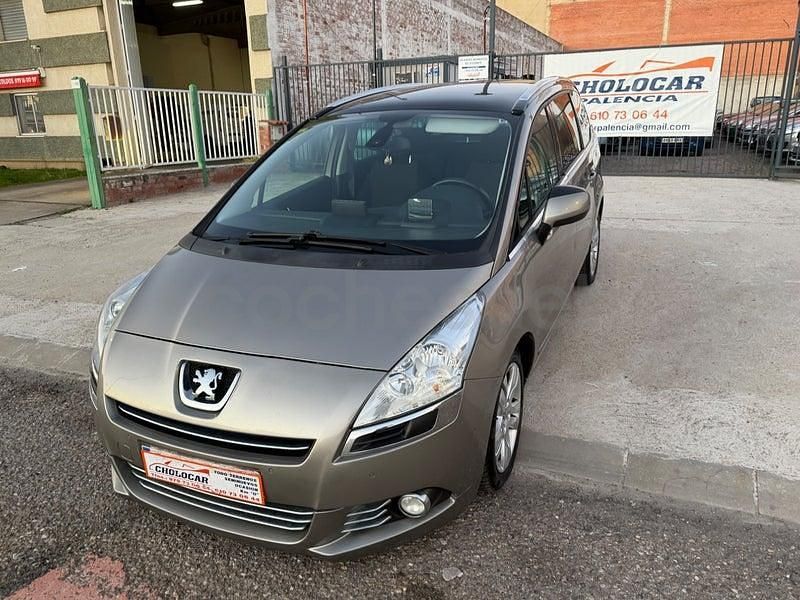 Usado Peugeot 5008 Active 115 CV (84 kW) 2012 Marrón Monovolumen