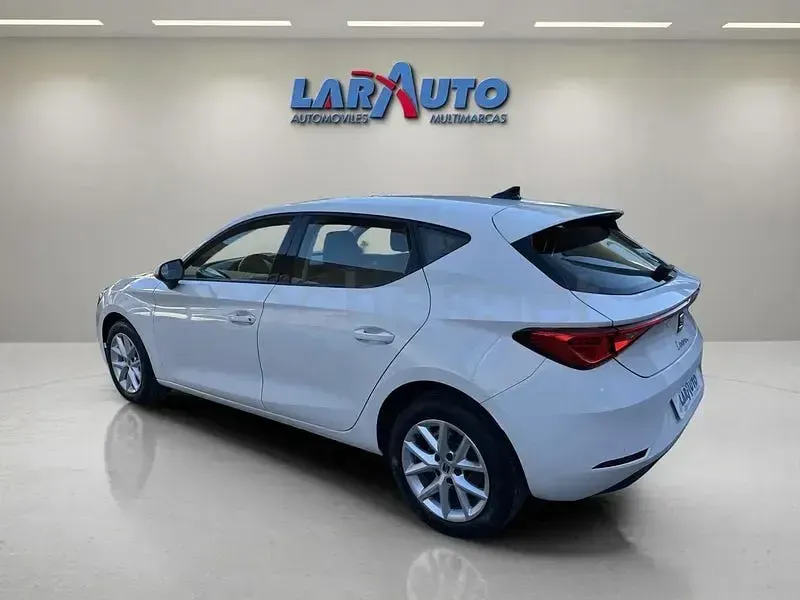 Usado Seat Leon Reference 150 CV (110 kW) 2021 Blanco Berlina
