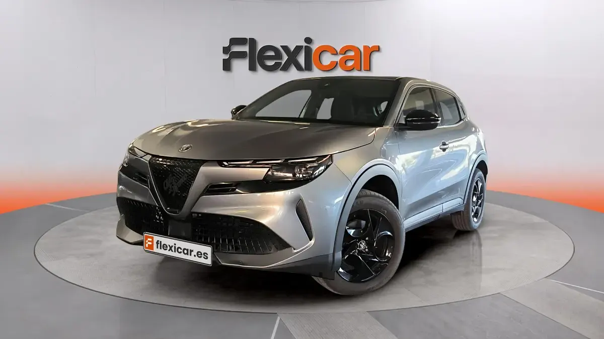 Usado Alfa Romeo Junior 136 CV (100 kW) 2025 Gris SUV