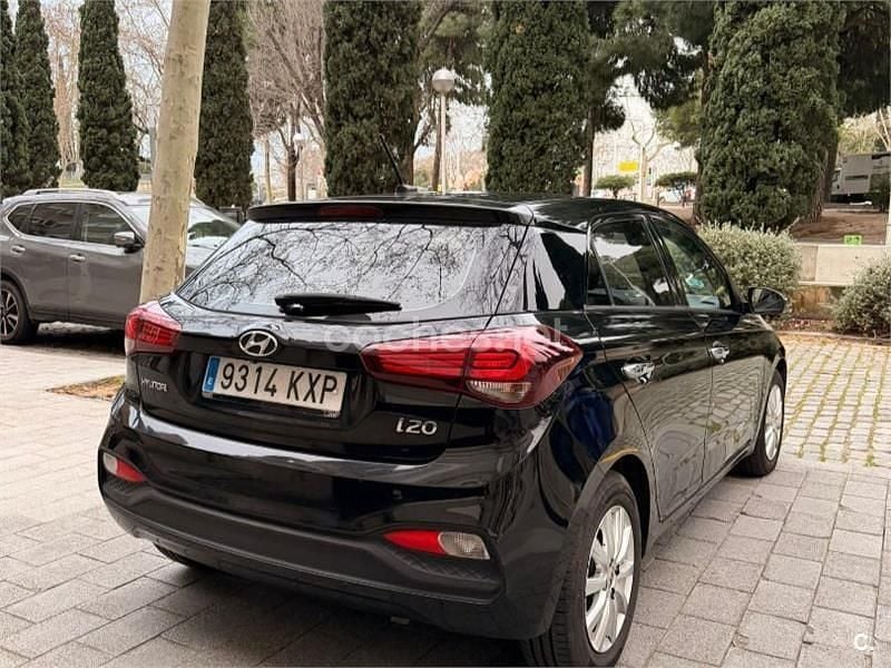 Usado Hyundai i20 100 CV (73 kW) 2018 Negro Berlina