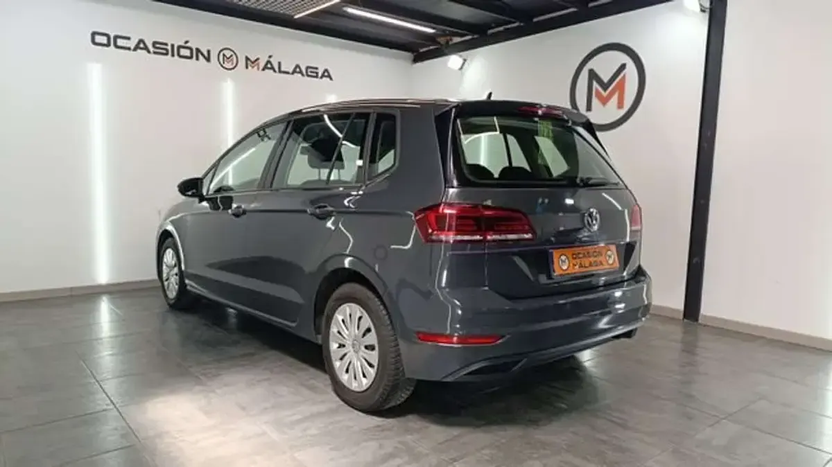 Usado VW Golf VII Edition 116 CV (85 kW) 2018 Gris Utilitario