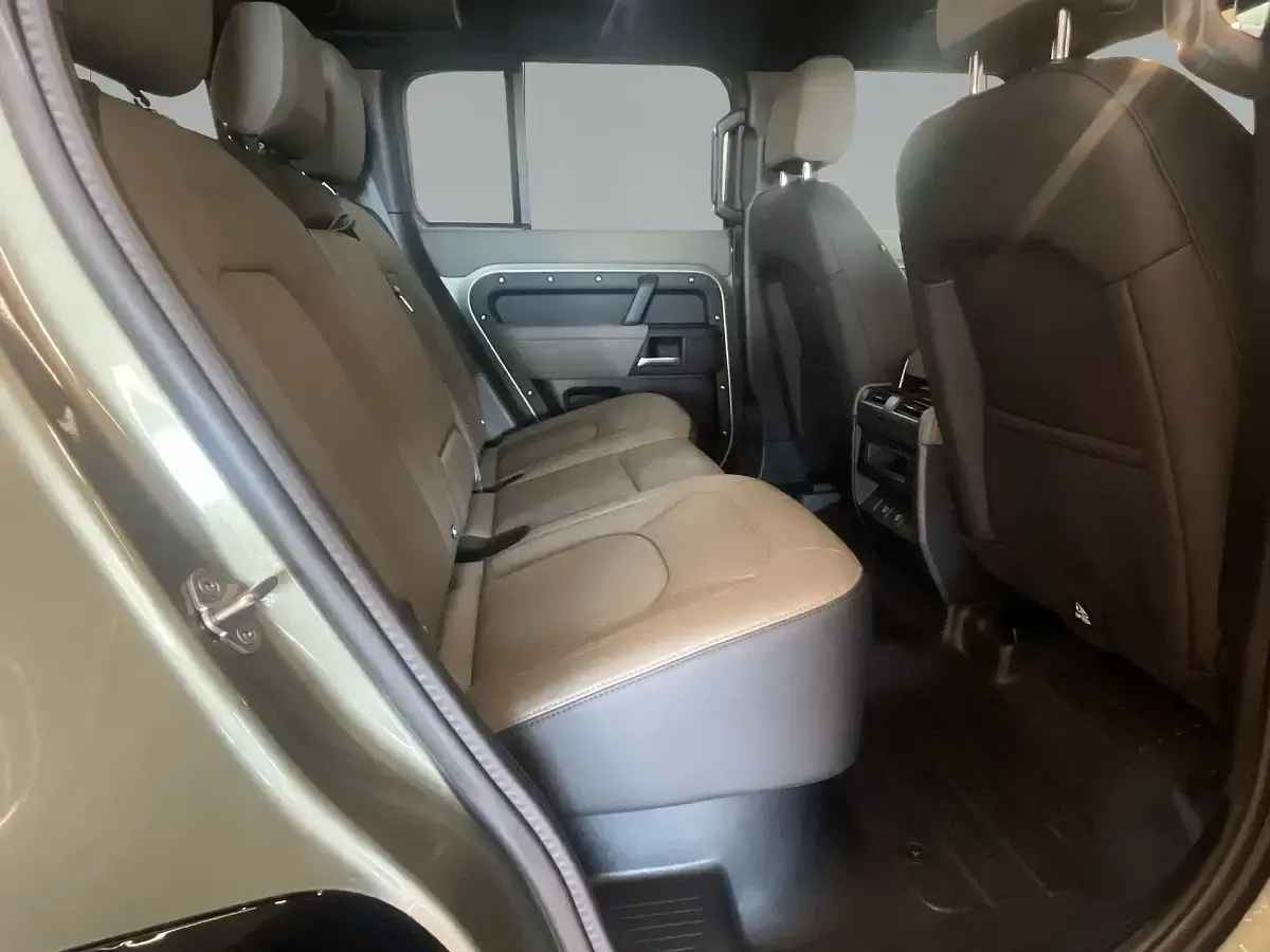 Usado Land Rover Defender SE Dynamic 249 CV (183 kW) 2025 Verde SUV