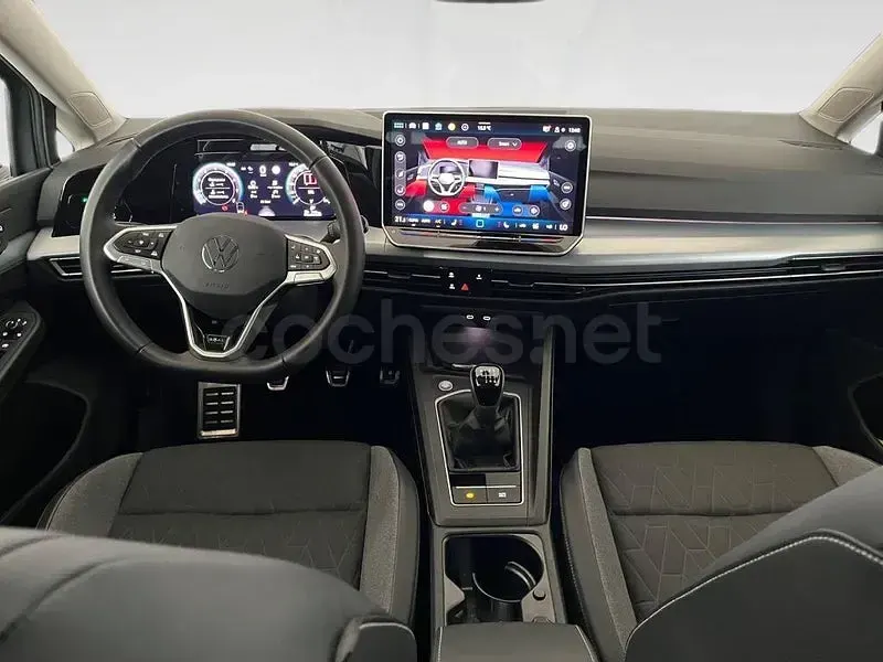 Usado VW Golf VIII Life 115 CV (84 kW) 2025 Gris / plata Berlina