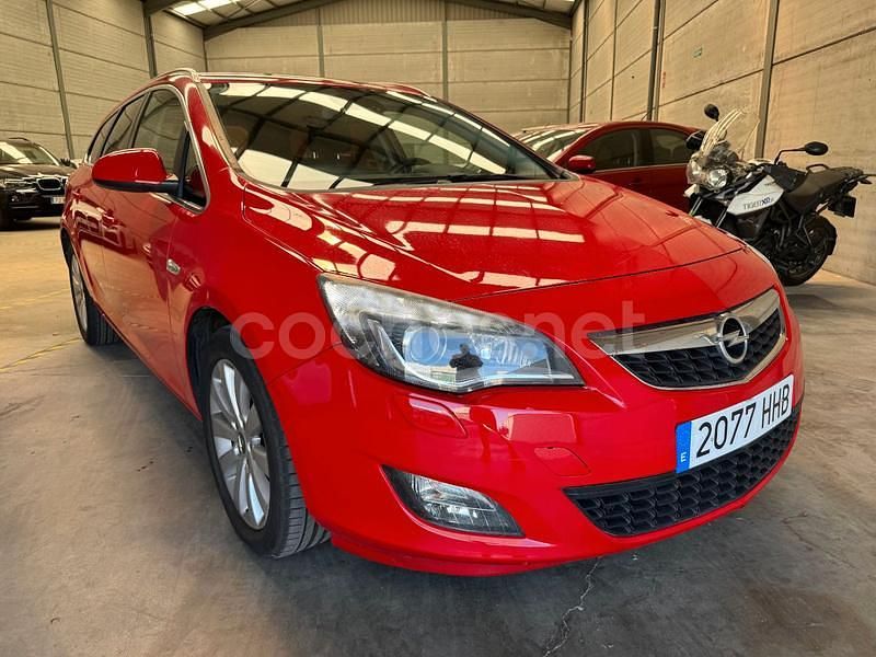 Usado Opel Astra Cosmo ST 125 CV (91 kW) 2011 Rojo Familiar