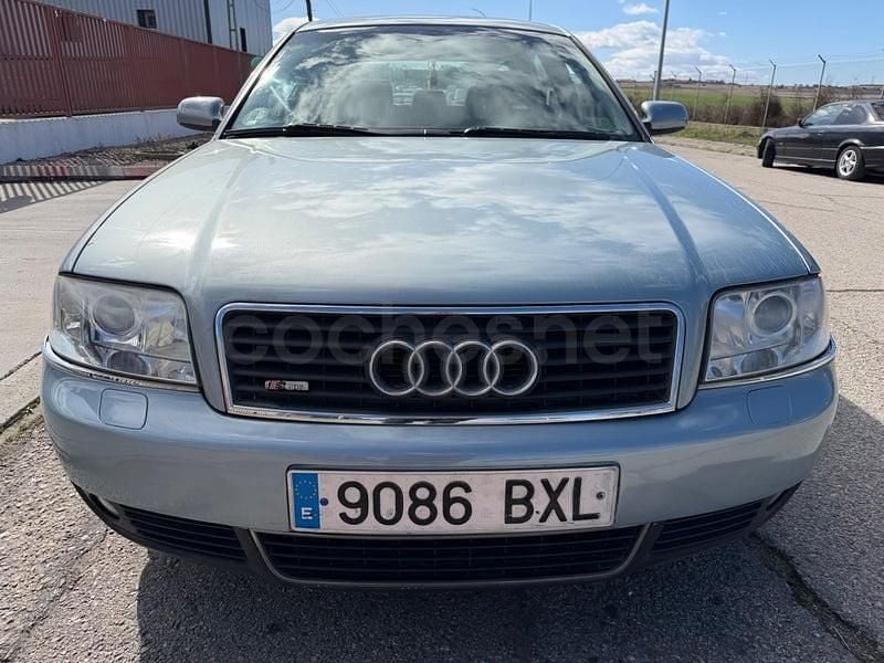 Usado Audi A6 150 CV (110 kW) 2002 Gris / plata Berlina
