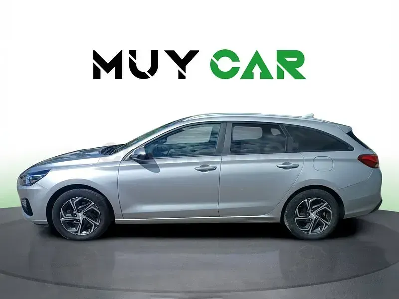Usado Hyundai i30 116 CV (85 kW) 2021 Gris / plata Familiar