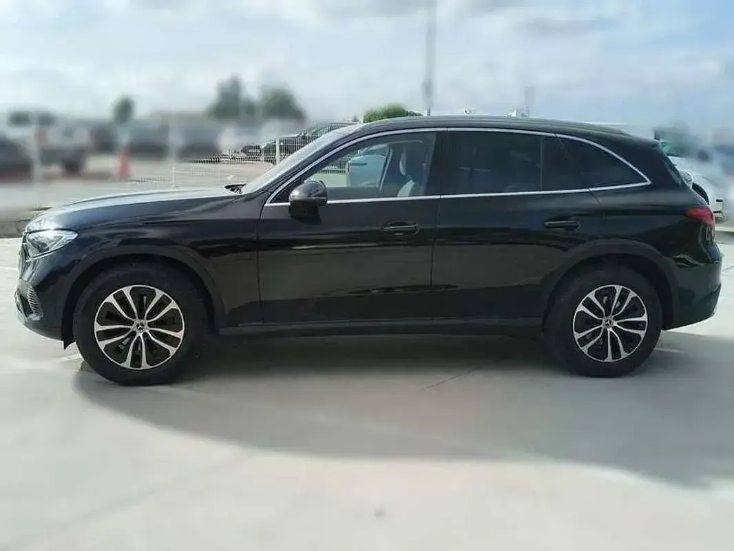 Usado Mercedes GLC220 AMG 197 CV (144 kW) 2023 Negro SUV