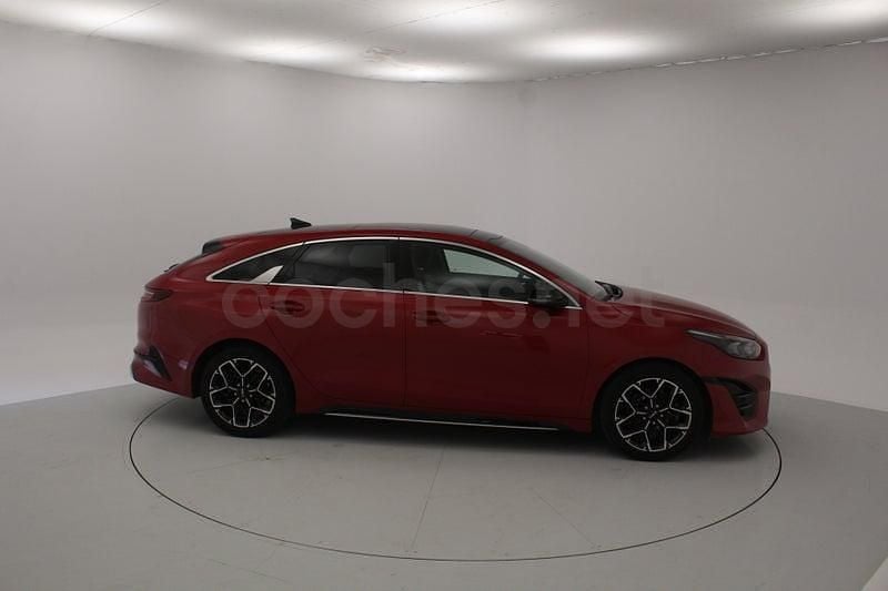 Usado Kia ProCeed GT-Line 120 CV (88 kW) 2022 Rojo Familiar