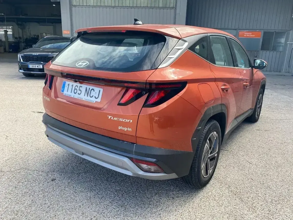 Usado Hyundai Tucson 252 CV (185 kW) 2025 Naranja SUV