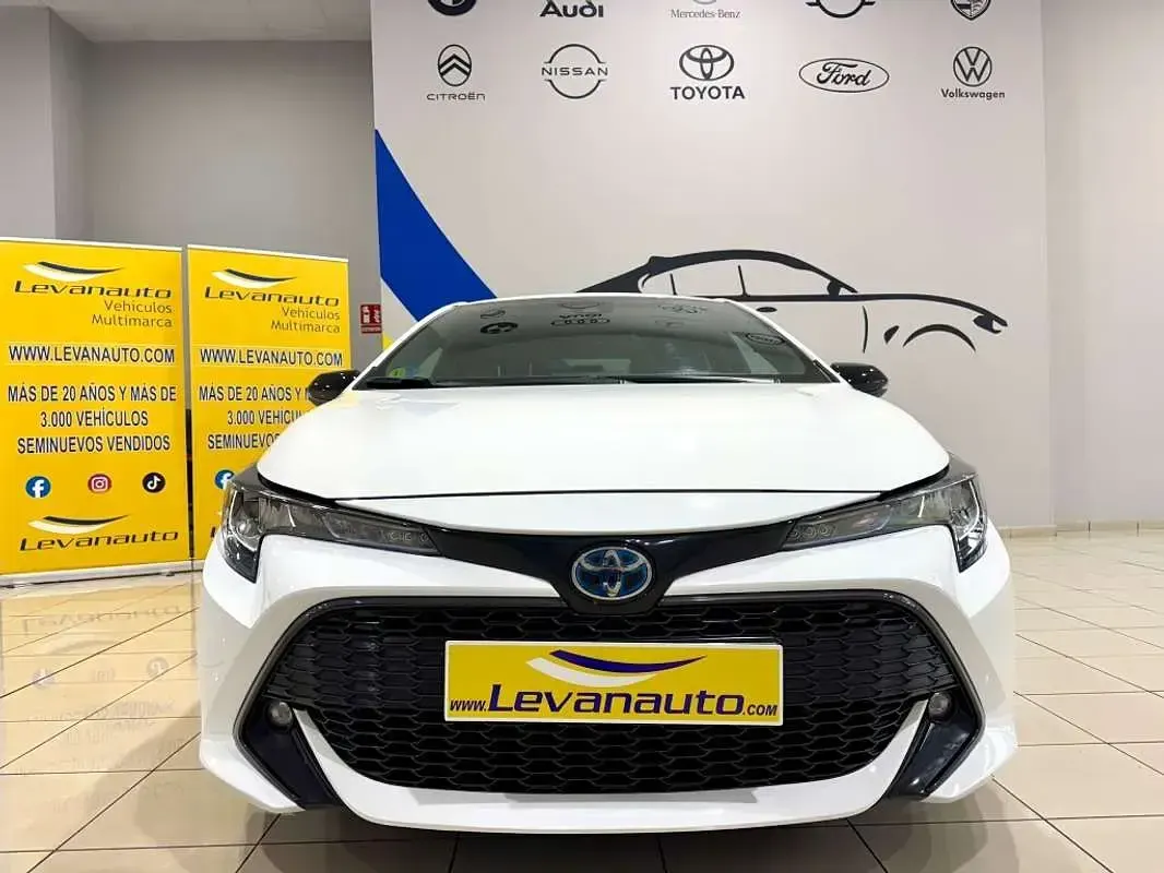 Usado Toyota Corolla Active 122 CV (89 kW) 2022 Blanco Utilitario