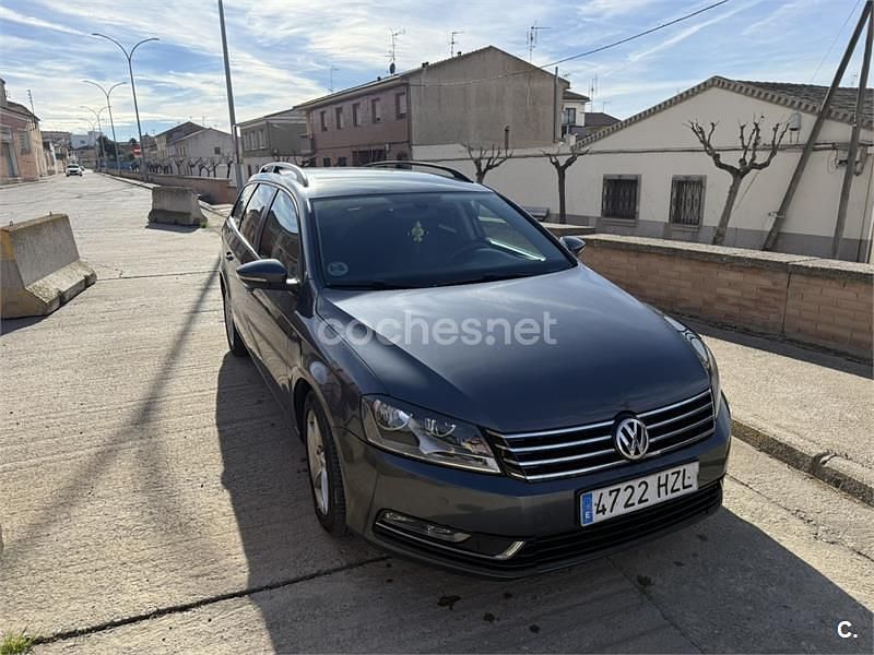 Usado VW Passat Advance 105 CV (77 kW) 2014 Gris / plata Familiar