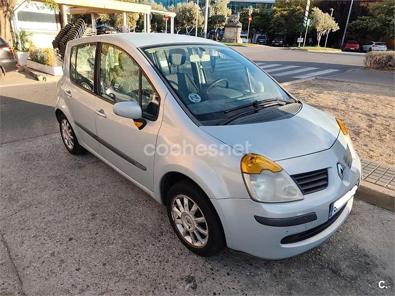 Usado Renault Modus Dynamique 98 CV (72 kW) 2005 Gris / plata Monovolumen