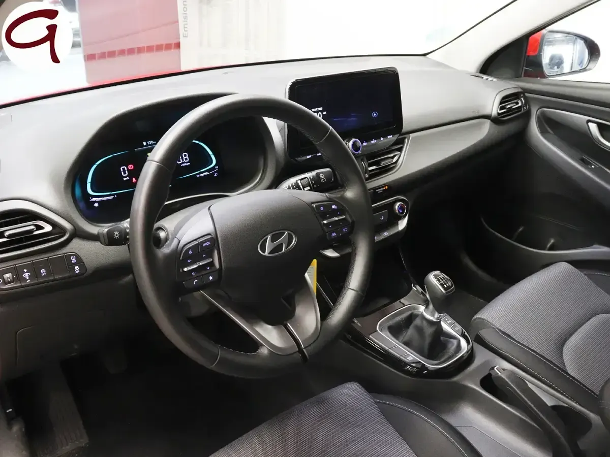 Usado Hyundai i30 101 CV (74 kW) 2023 Rojo Utilitario