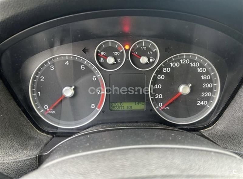 Używany Ford Focus Trend 100 KM (73 kW) 2006 Czarny Sedan/Limuzyna