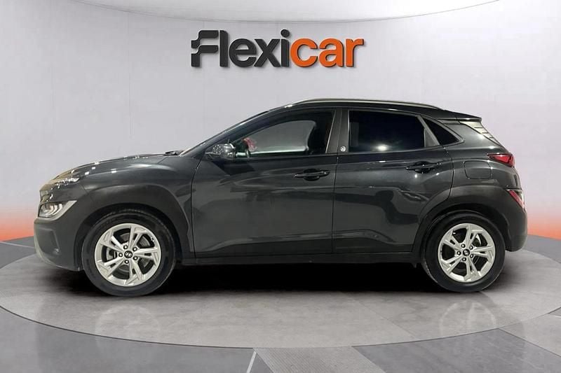 Usado Hyundai Kona 120 CV (88 kW) 2022 Gris SUV