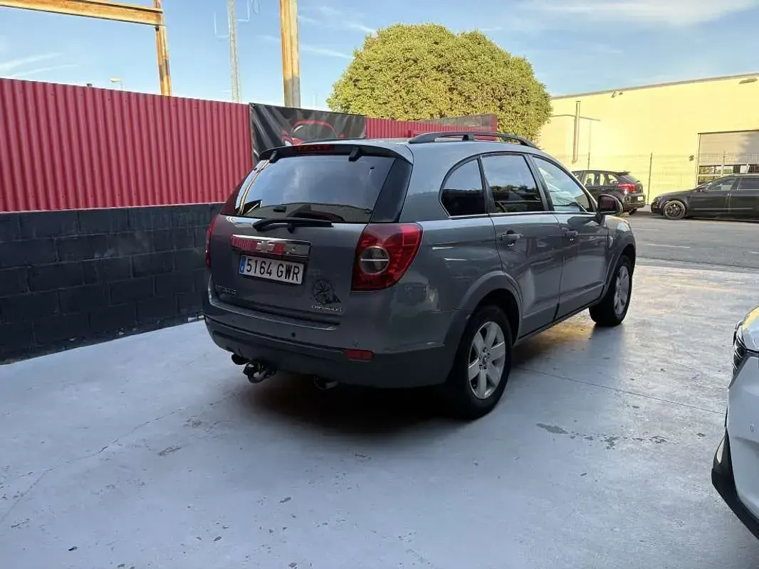 Usado Chevrolet Captiva LT 150 CV (110 kW) 2010 Gris SUV