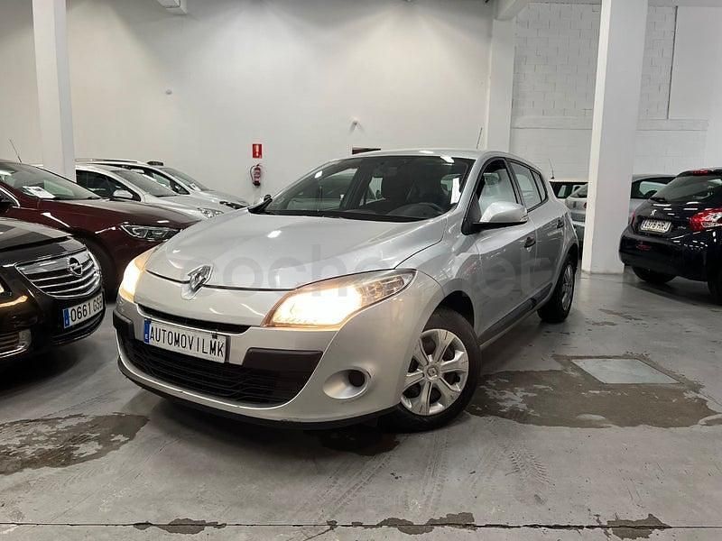 Usado Renault Mégane Authentique 85 CV (62 kW) 2010 Gris / plata Berlina