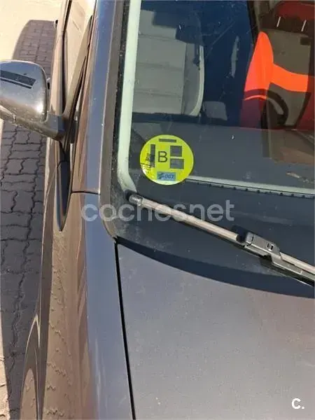 Usado VW Touran Edition 105 CV (77 kW) 2010 Gris / plata Monovolumen