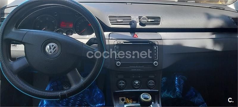 Azul Usado 2007 VW Passat Trendline Berlina | 3900 € (Precio justo) - Imagen 1/4
