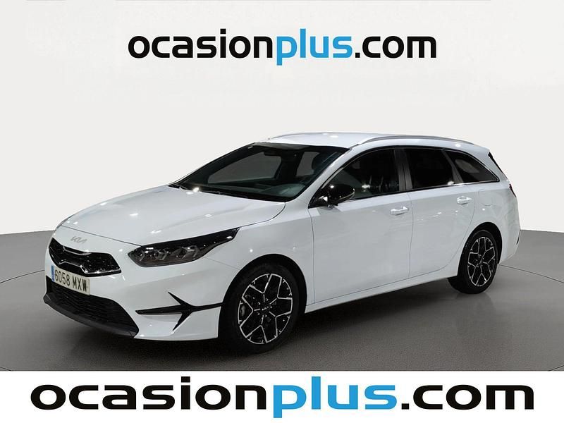 Begagnad Kia Ceed Style 100 HK (73 kW) 2025 Vit Halvkombi