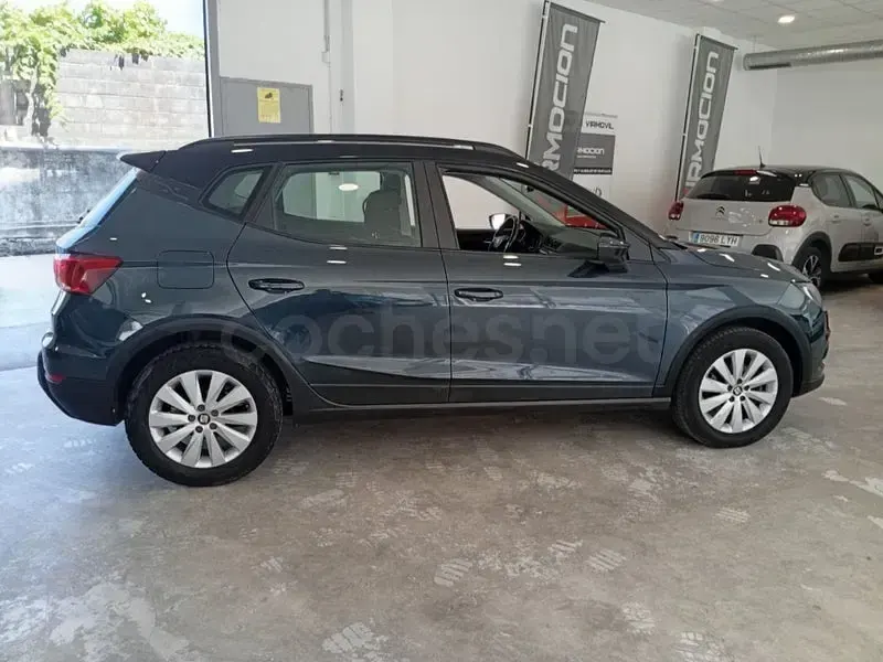Usado Seat Arona Style 110 CV (80 kW) 2021 Gris / plata SUV