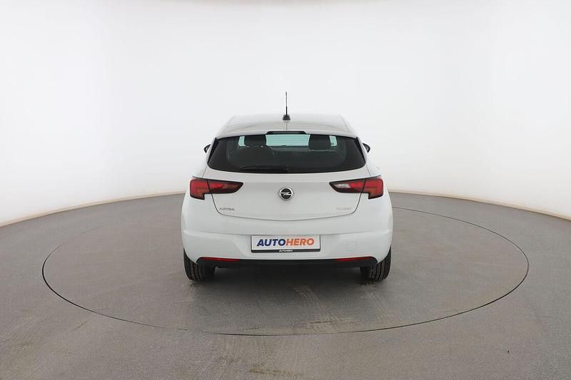 Usado Opel Astra Selective 125 CV (91 kW) 2017 Blanco Berlina