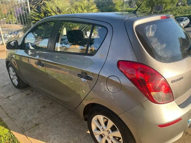 Usado Hyundai i20 90 CV (66 kW) 2013 Beige Utilitario